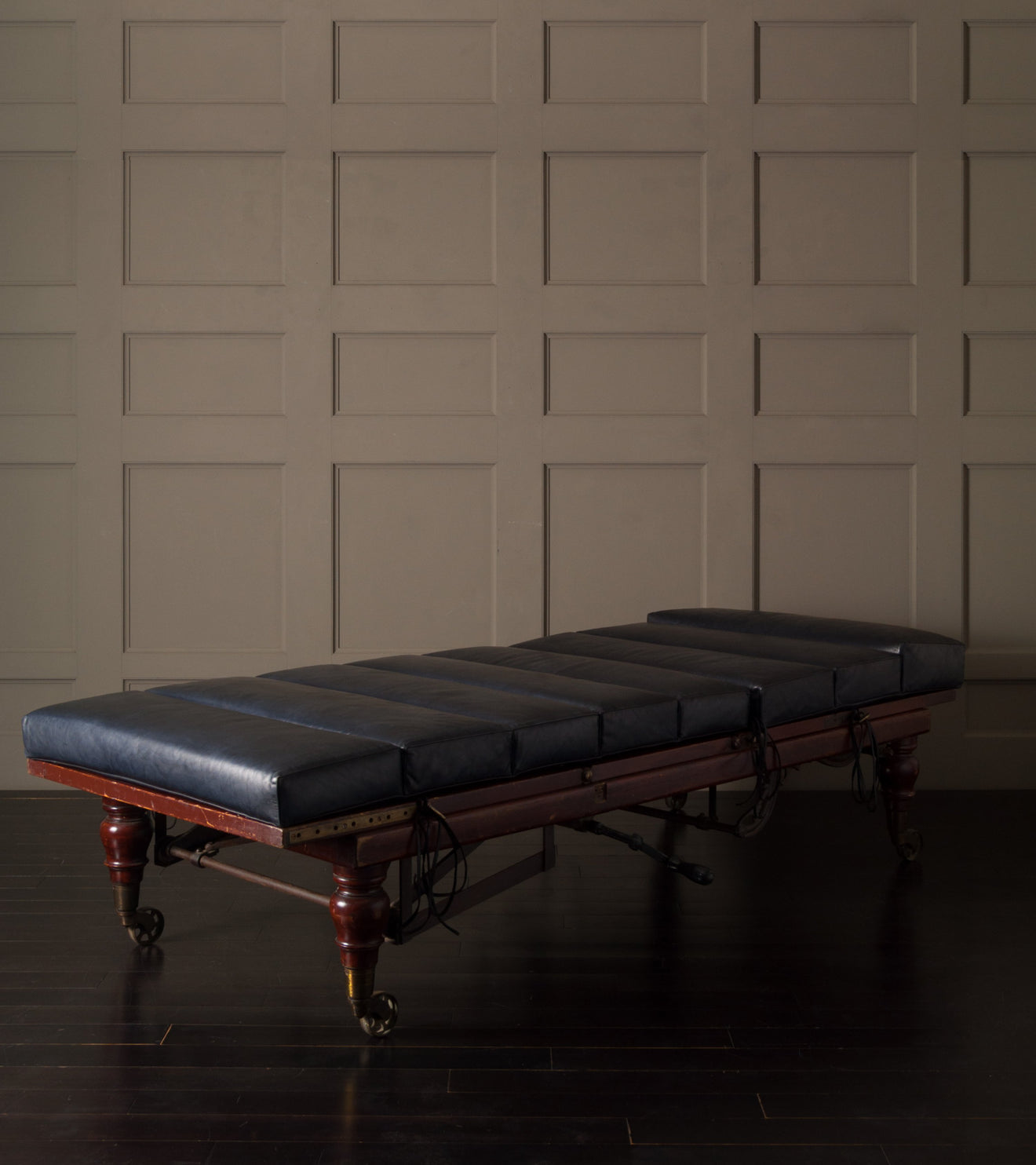 Adjustable Lounge with Contemporary Leather Cushion