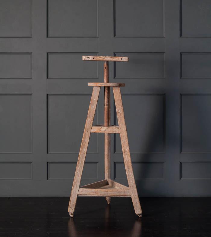 Adjustable Sculpting Stand