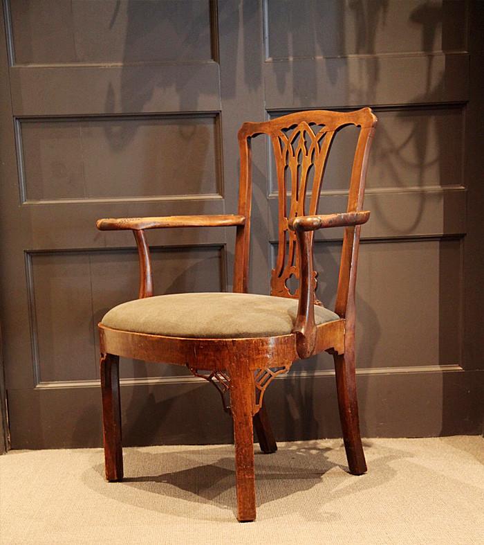 Chippendale Chairs in Gothic Style (set of 6)