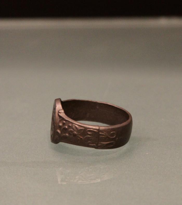 Giant Sideshow Souvenir Ring