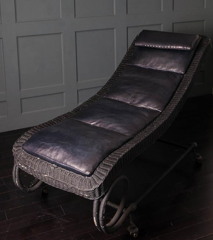 Victorian Cantilevered Lounge