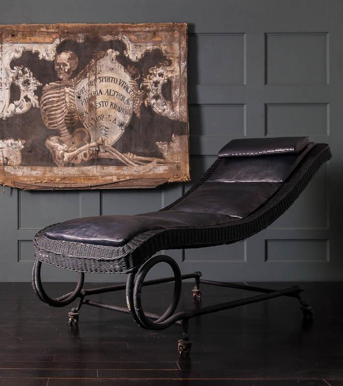 Victorian Cantilevered Lounge