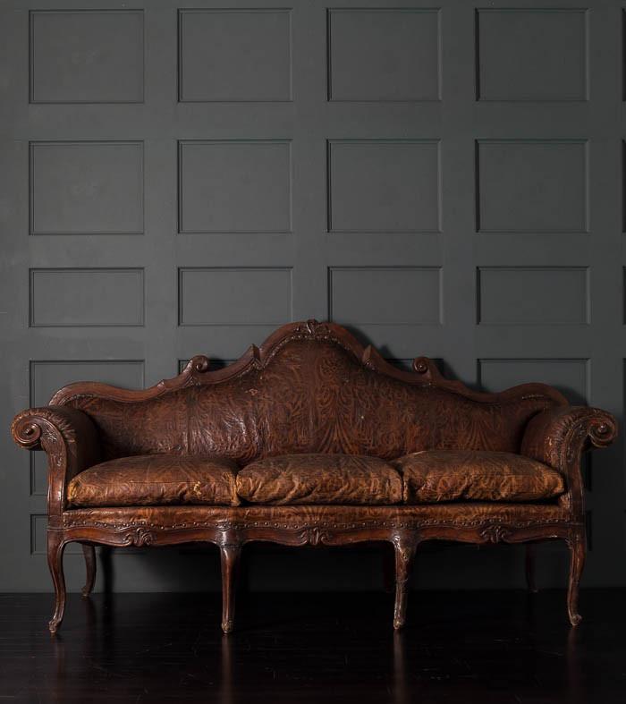 Italian 18th Century Sofa with Venetian pressed leather upholstery